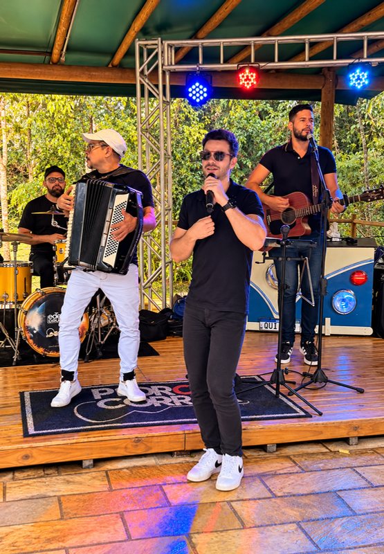 Show ao vivo com dupla sertaneja