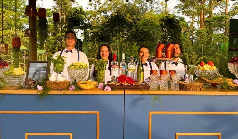 Equipe de bartenders no bar da Quinta