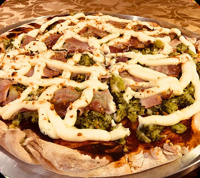 Pizza artesanal com cobertura cremosa